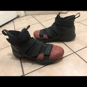 Lebron soldier 11s